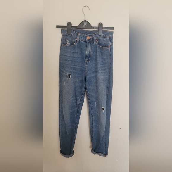 BDG Mom Jeans. HI-Rise. Size 25. Medium Wash. - Picture 2 of 2